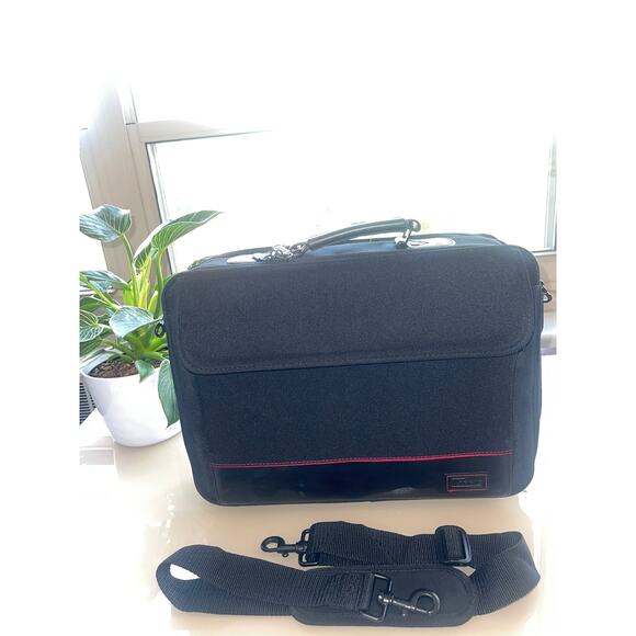 Sale!! Y2k Targus Laptop / Messenger Bag16”x 12” x 4 aprox sale!!